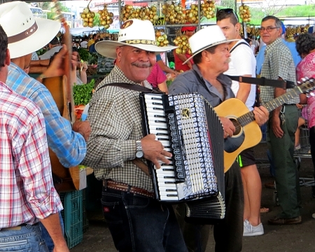 Guanacastican musicians in Alajuela